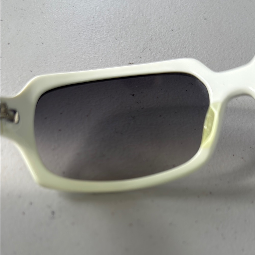 Coach Samantha Sunglasses - Picture 10 of 16